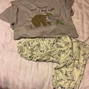 Women’s Lg Sloth PJ set NEW!!